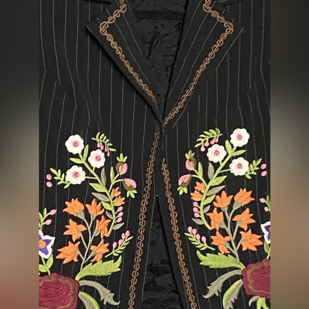 Yank American Pinstripe Blazer With Floral Embroidery On The Front And The Cuffs - Picture 6 of 8